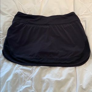 Lululemon black skort size 6